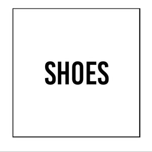 Shoes ⬇️ @anniemedina 🌻